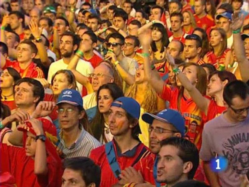 Las calles de España se tiñen de rojo | Ver