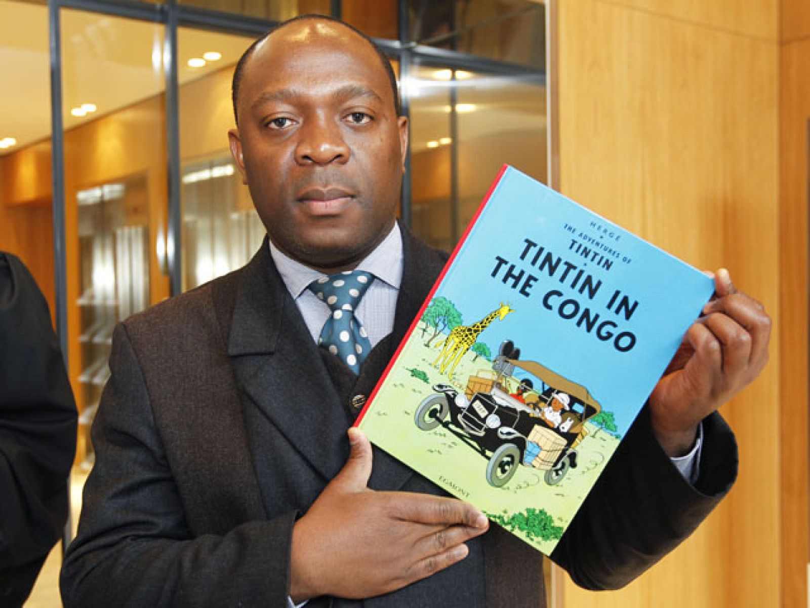 Tintín se sienta en los tribunales por "racista" | Ver