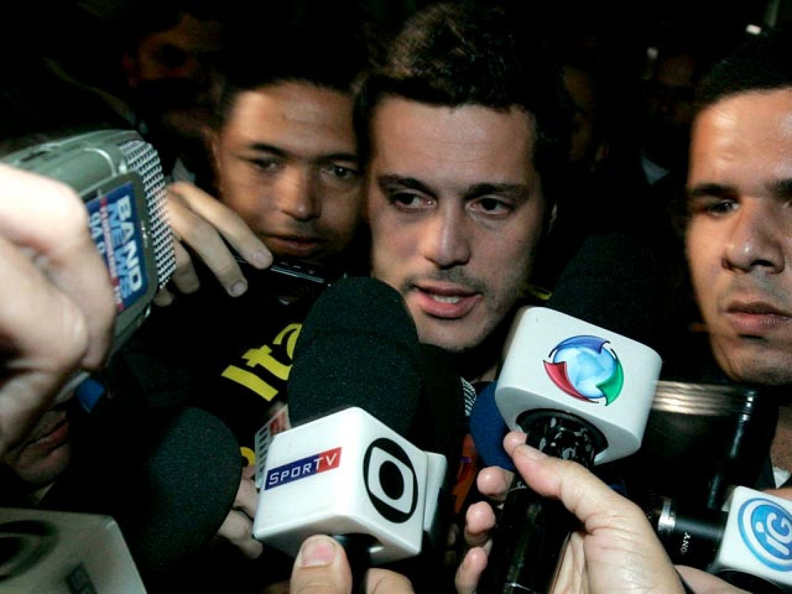 Julio César se salva de los abucheos en Brasil | Ver