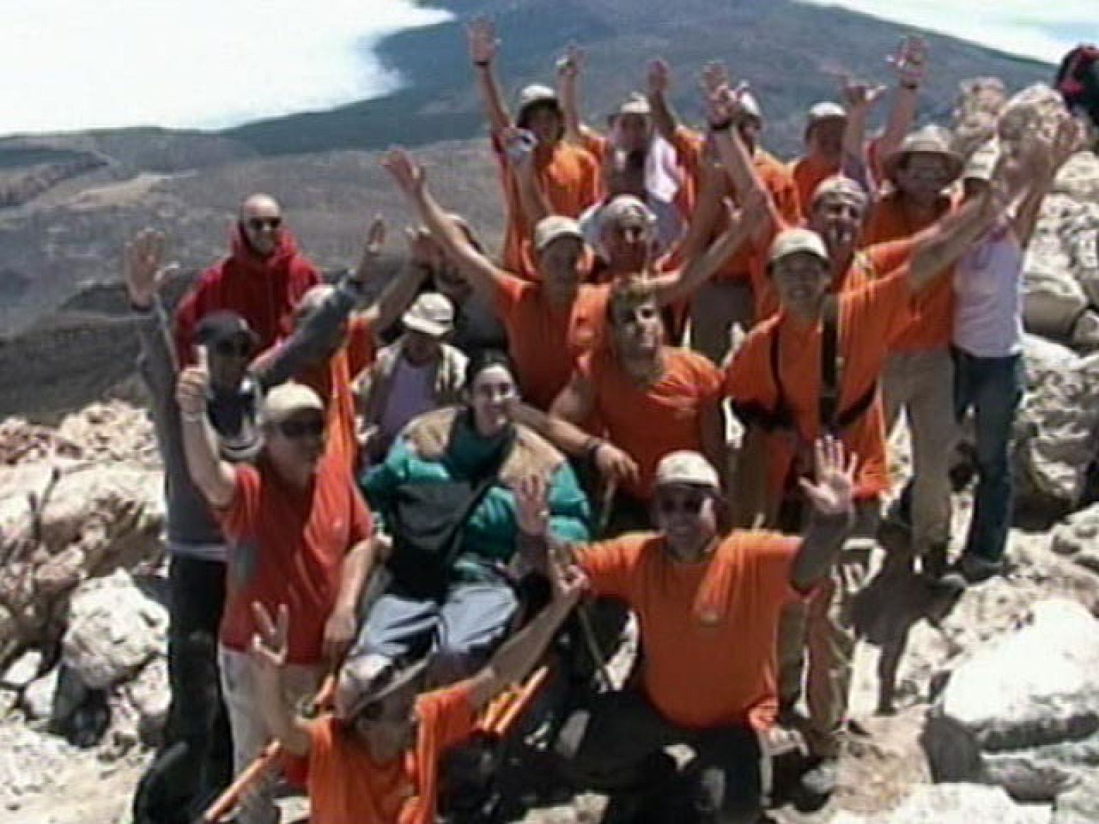 Elena Martínez se convierte en la primera mujer que corona la cima del Teide en silla de ruedas | Ver