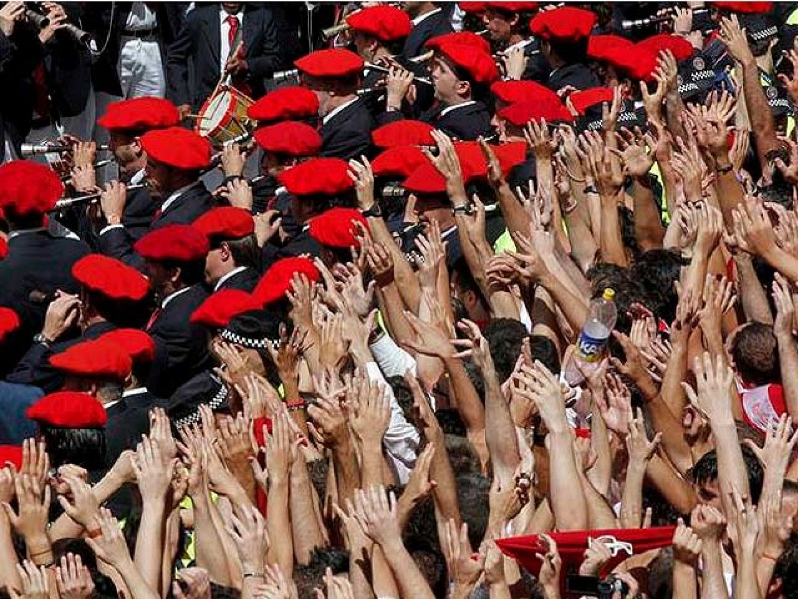 El desenfreno se desata en los Sanfermines | Ver