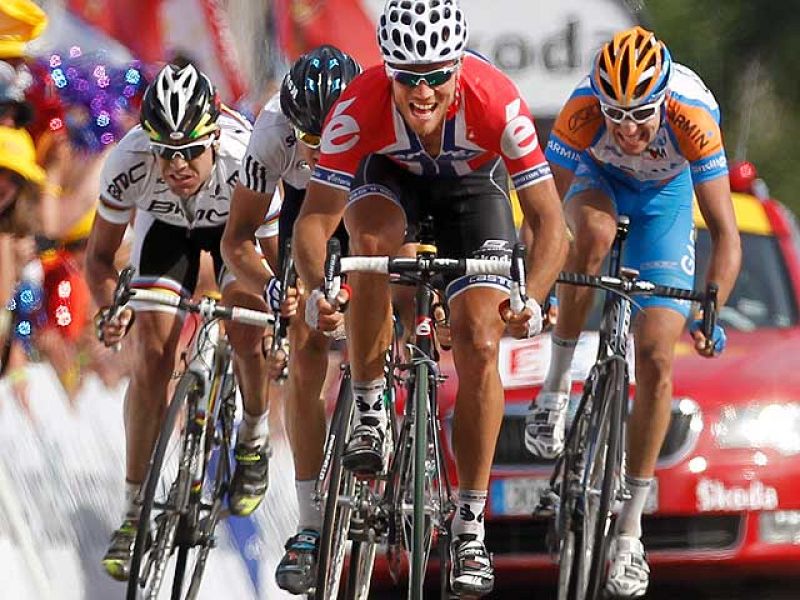 Hushovd gana y Schleck saca tajada | Ver