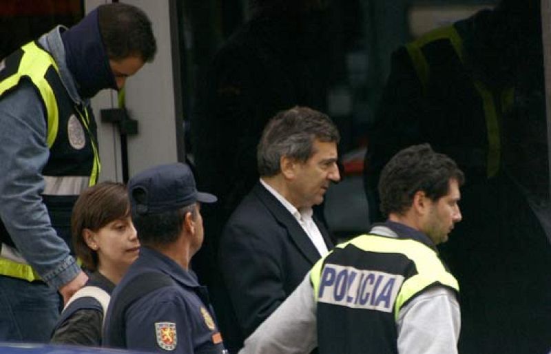 Comando Actualidad investiga la situación vivida en Coslada bajo la presunta trama de corrupción policial (17/05/08).