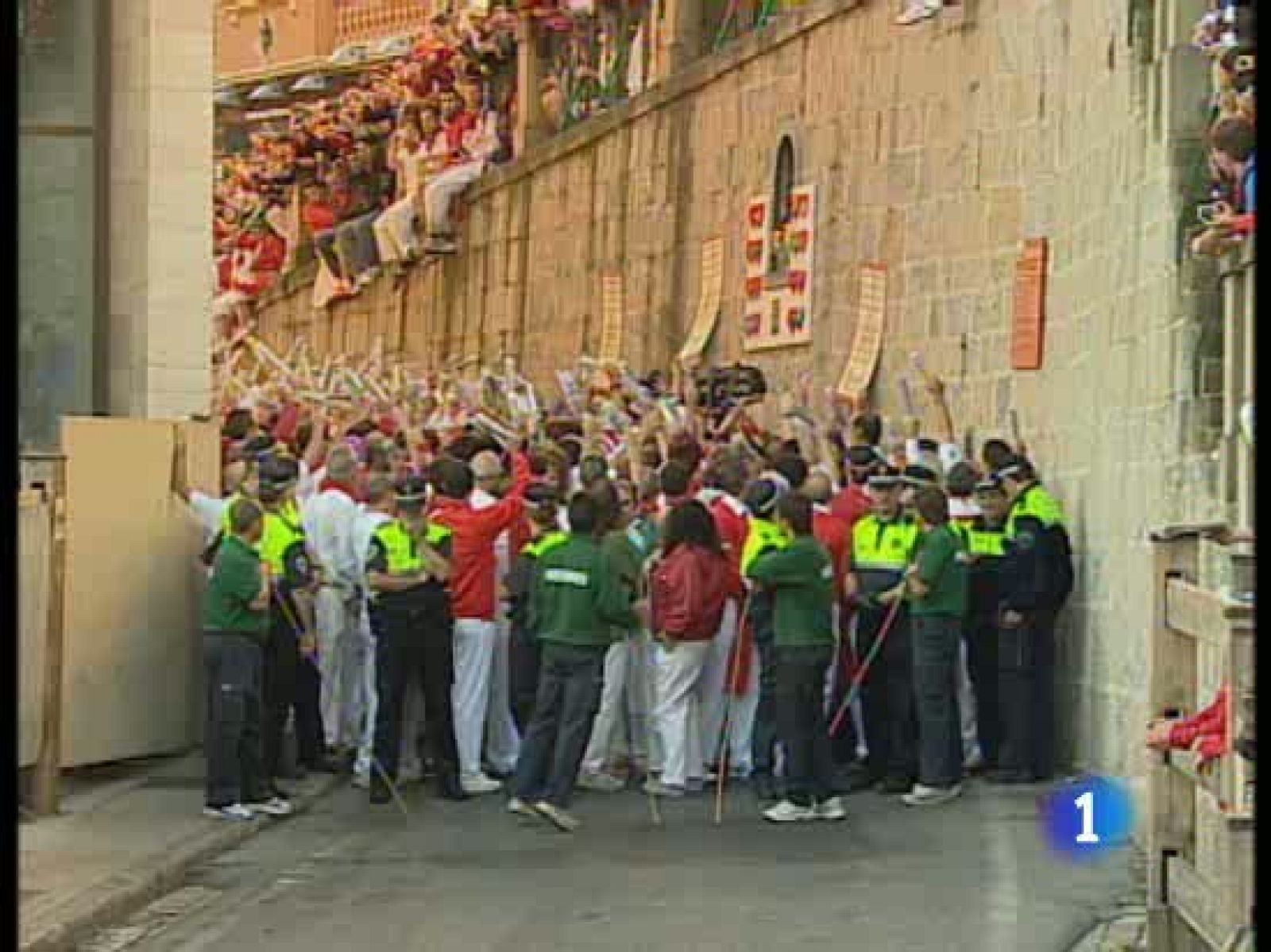 Numerosos mozos entonan el canto | Ver