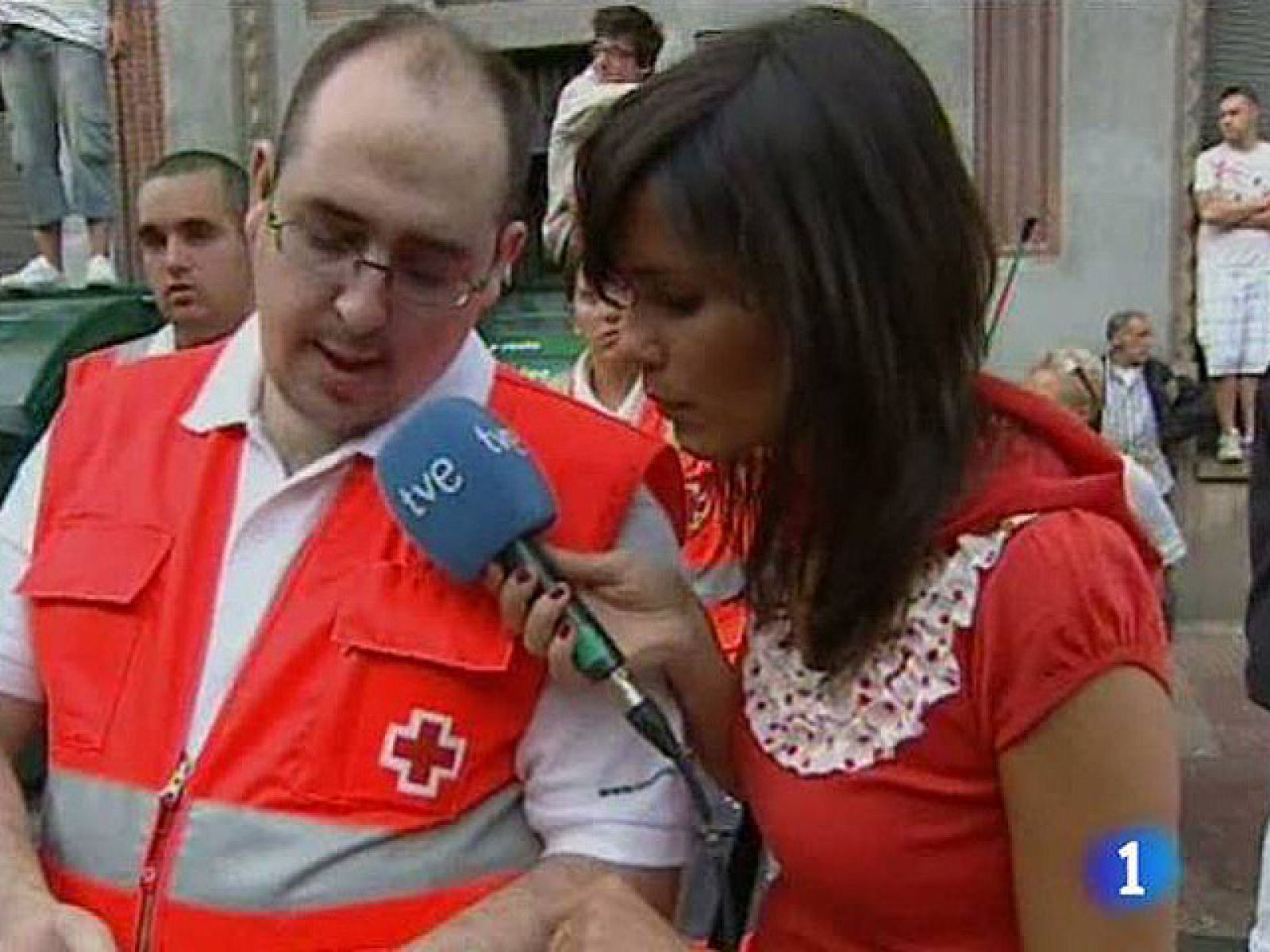 Voluntarios de Cruz Roja en los encierros de los Sanfermines 2010