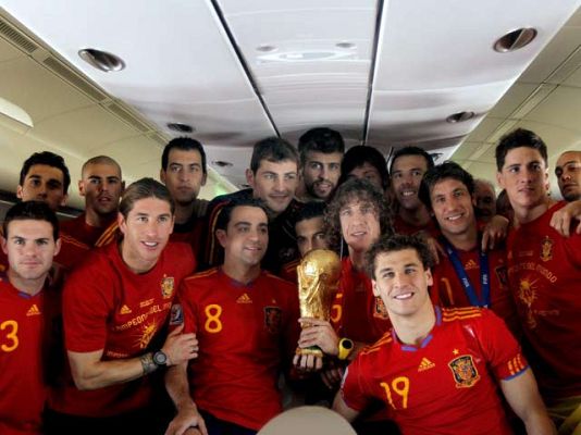  - Fiesta en el avión