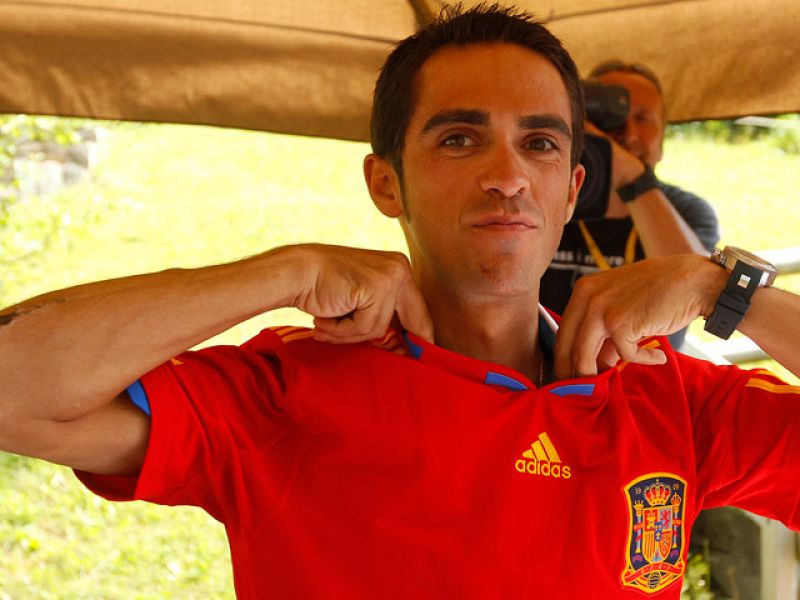 Alberto Contador felicita a la selección