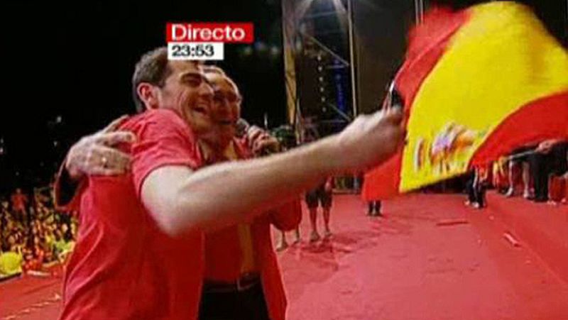Manolo Escobar canta en la fiesta de La Roja