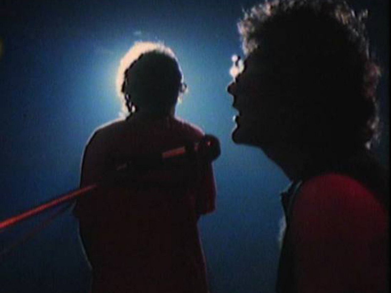 Cuéntame - Burning: "¿qué hace una chica como tú en un sitio como éste?" - Cuéntame cómo pasó | Ver