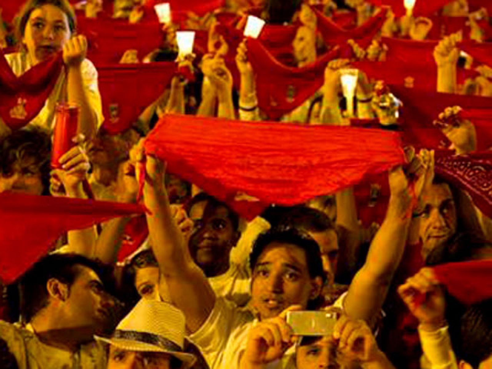 Miles de personas despiden los sanfermines entonando el 'Pobre de mí' | Ver