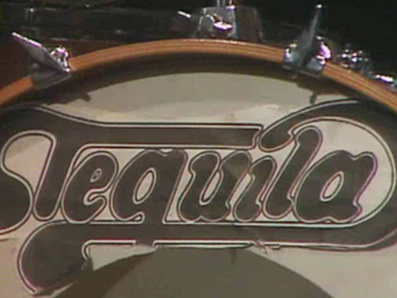 Retrato en vivo - Tequila: "Necesito un trago"