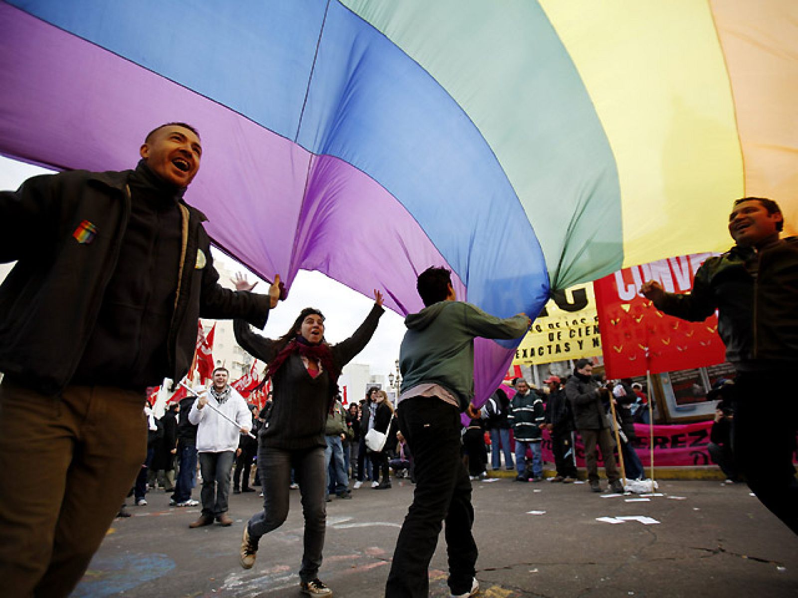 Argentina, pionera en aprobar los matrimonios homosexuales en Latinoamérica | Ver
