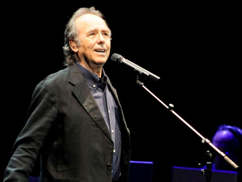 Serrat cantó los versos de Miguel Hernández