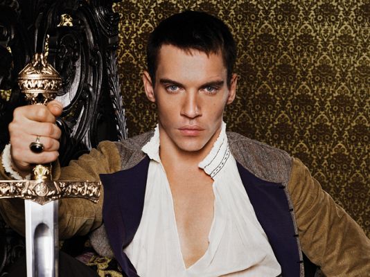 D Corazón - La corona de Jonathan Rhys-Meyers