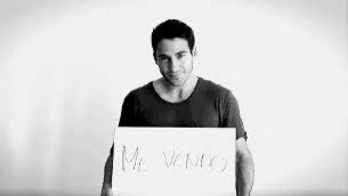  - ' Se venden famosos'