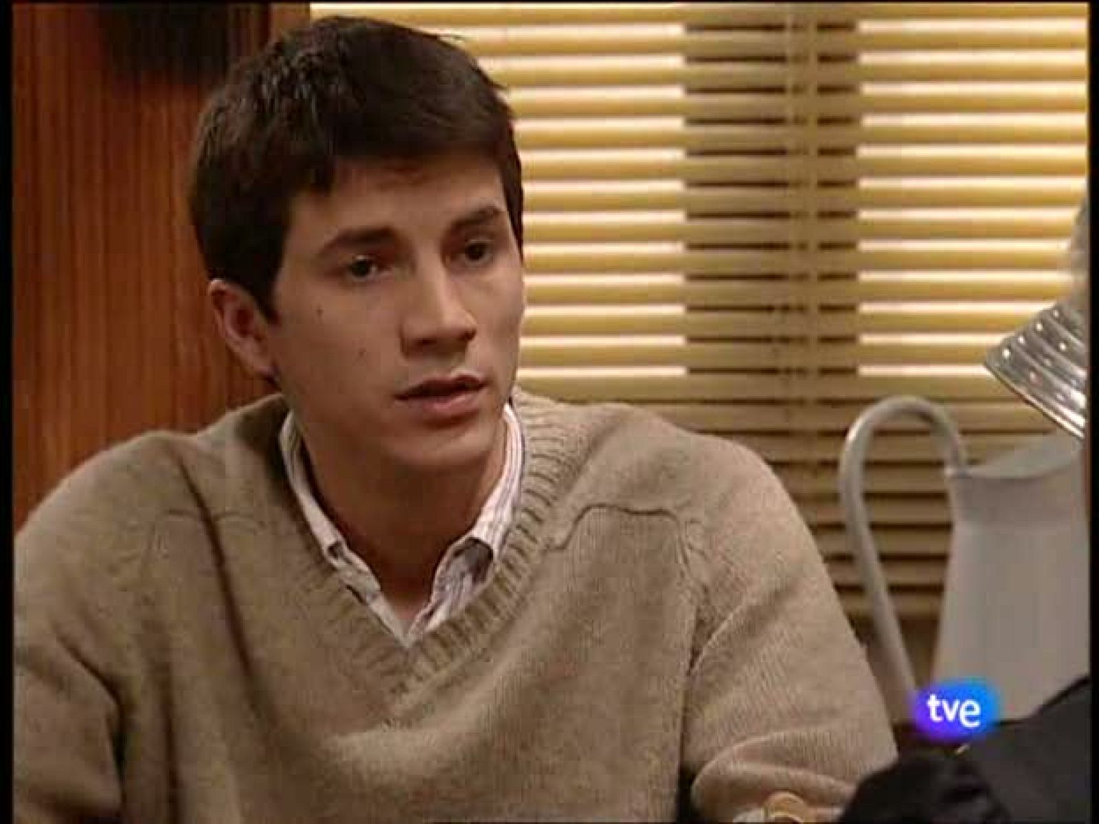 Amar en tiempos revueltos Cap.221