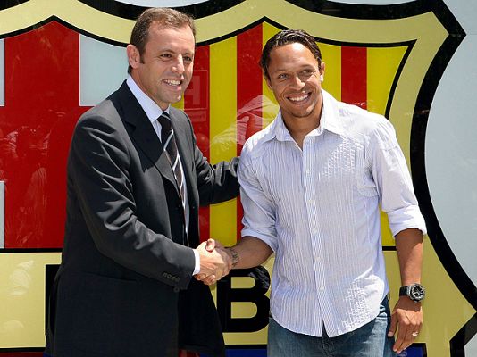  - Adriano ya es oficialmente culé