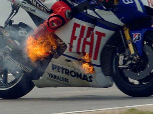  - El motor de Lorenzo, en llamas