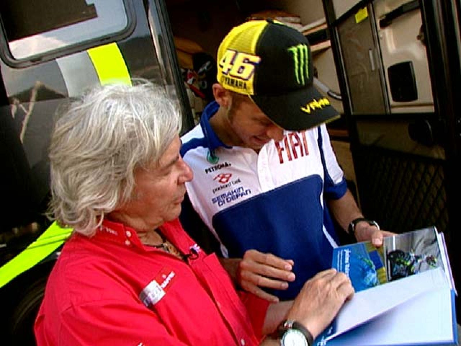 Por medio de Ángel Nieto, RTVE ha hecho llegar a Valentino Rossi todos los mensajes de apoyo que le dedicaron los usuarios de RTVE.es.