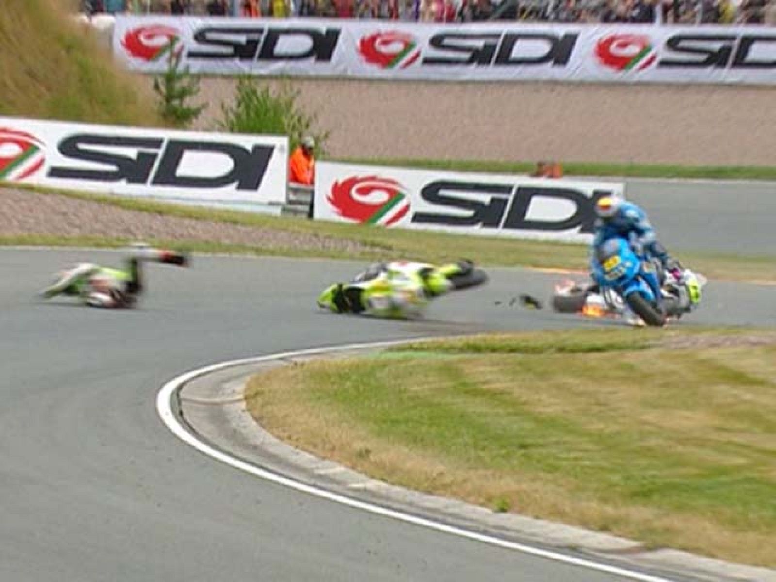 Bautista, Espargaró y De Puniet han sufrido una caída en la carrera de MotoGP de Alemania.