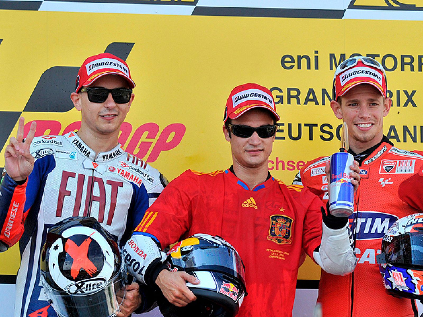 Segunda victoria del año para el piloto de Honda Repsol. Lorenzo y Stoner, que pasó a Rossi en la última curva, completaron el podio. La carrera tuvo que ser interrumpida.