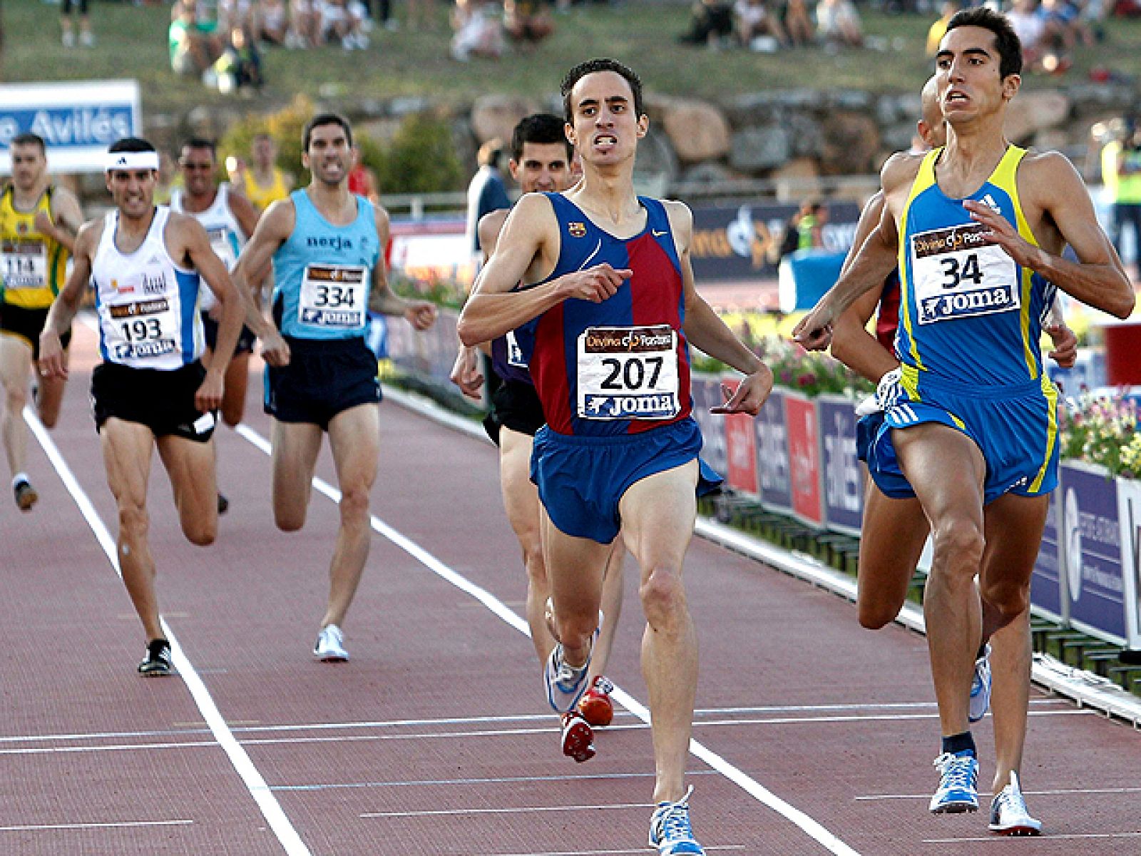 Manuel Olmedo, nuevo Campeón de los 1.500 en su primer año. El sevillano Kevin López, de 19 años, rompe la jerarquía del 800. Mayte Martínez vence en el 400 y "vuleve a tener sensaciones". Miguel Ángel López, baza en marcha corta para los Europeos de