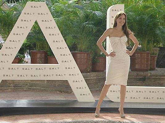  - El regreso de Angelina