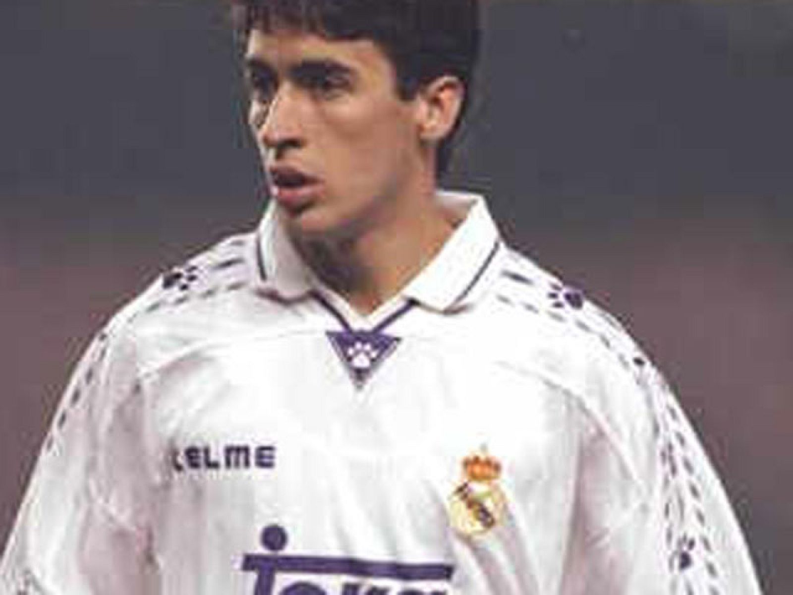 Raúl empieza a consagrarse como estrella contra el Valencia - Deportes en el Archivo de RTVE | Ver