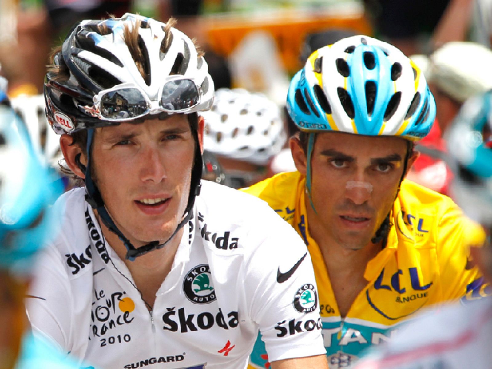 A pesar de que Andy Schlek ha aceptado las disculpas de Alberto Contador tras la escapada del de Pinto en la jornada del lunes cuando al luxemburgués se le salió la cadena de la bici, los aficionados han vuelto a pitarle al subirse al podio.