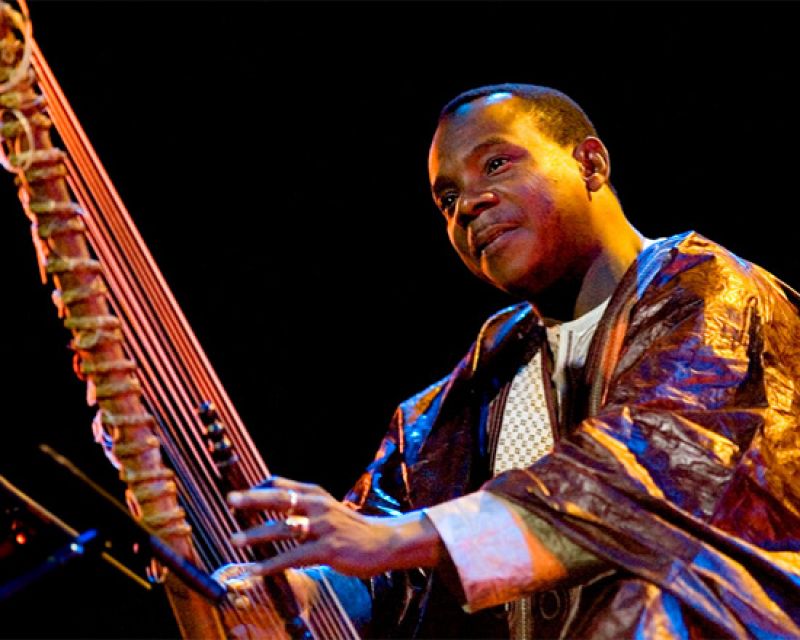 La Mar de Músicas 2010: Toumani Diabaté junto a la Orquesta Sinfónica Región de Murcia | Ver