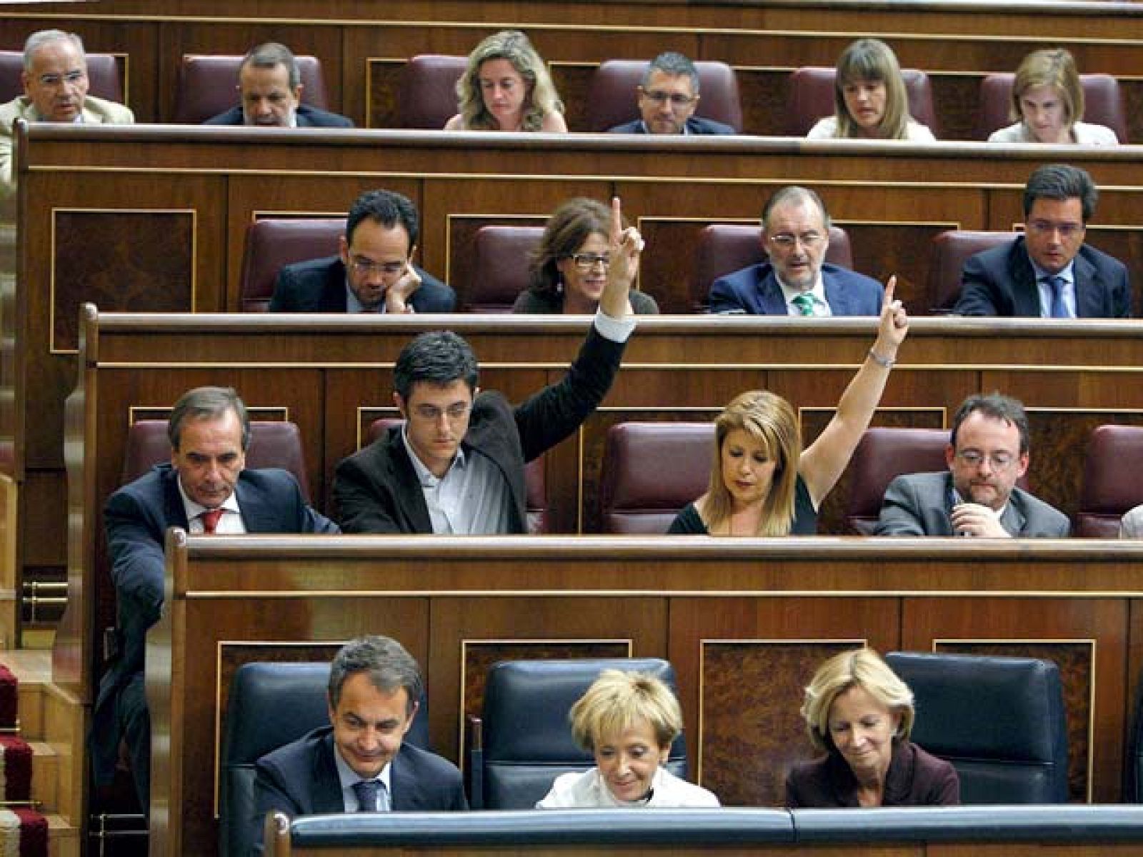 El pleno del Congreso aprueba la reforma de las Cajas de Ahorro y el techo de gasto para 2011 | Ver