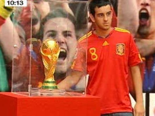  - ¿Quieres una foto con la Copa?