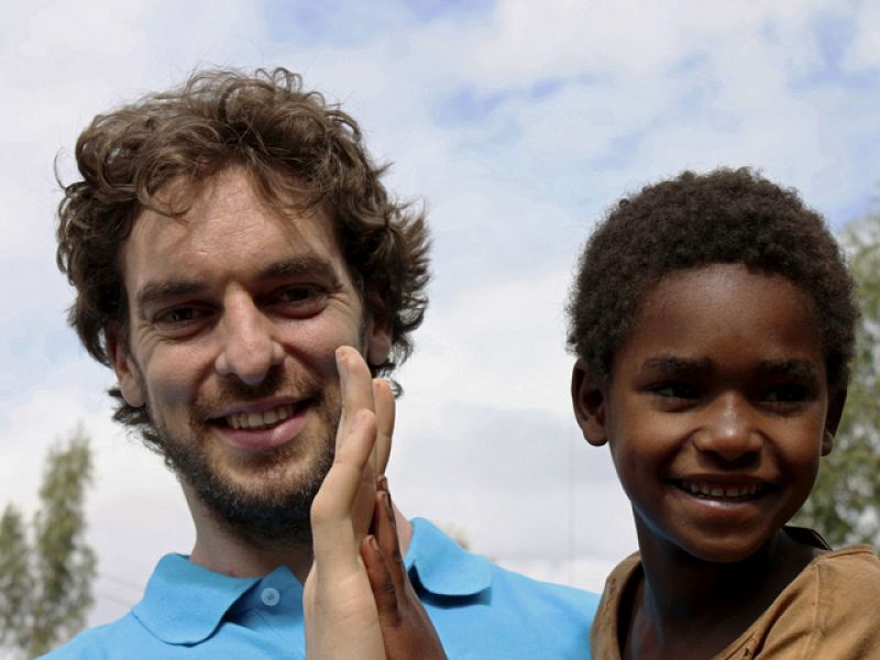 Pau Gasol no ha parado desde que ganó su segundo anillo de la NBA.