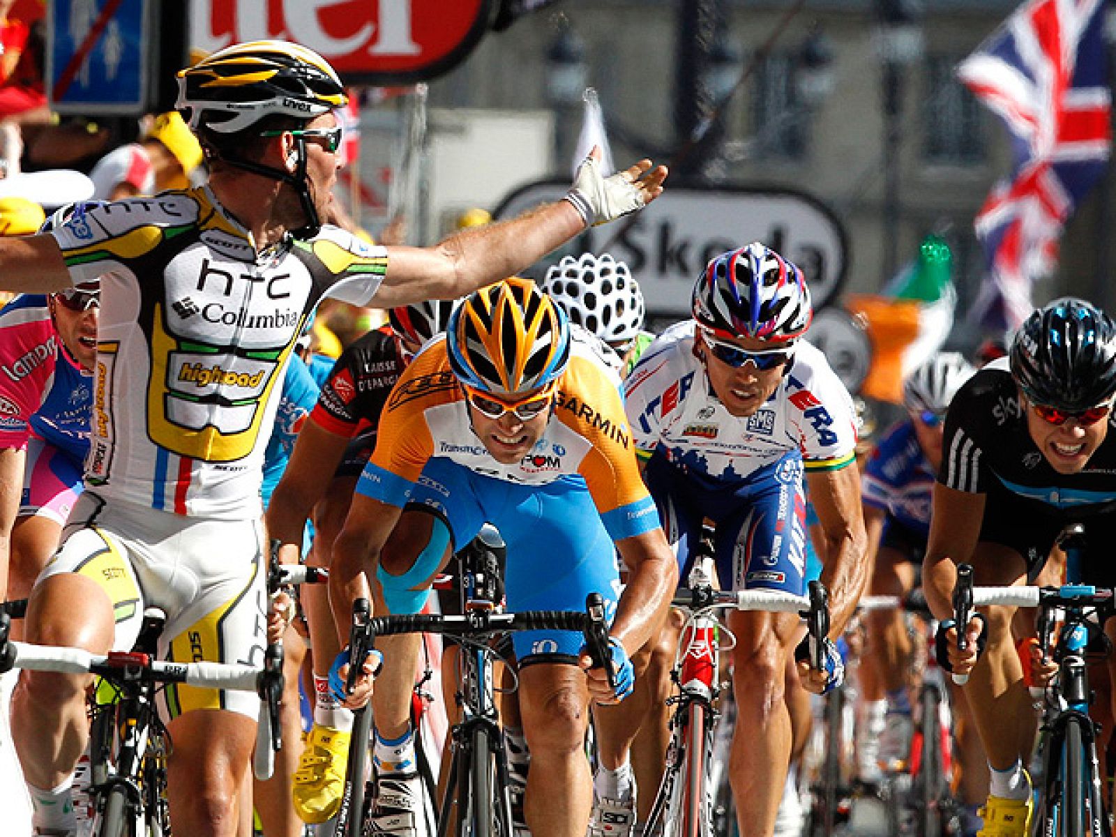 El británico Mark Cavendish ha logrado su cuarta victoria en esta edición del Tour de Francia al imponerse en el sprint masivo de la 18ª etapa con llegada en Burdeos.