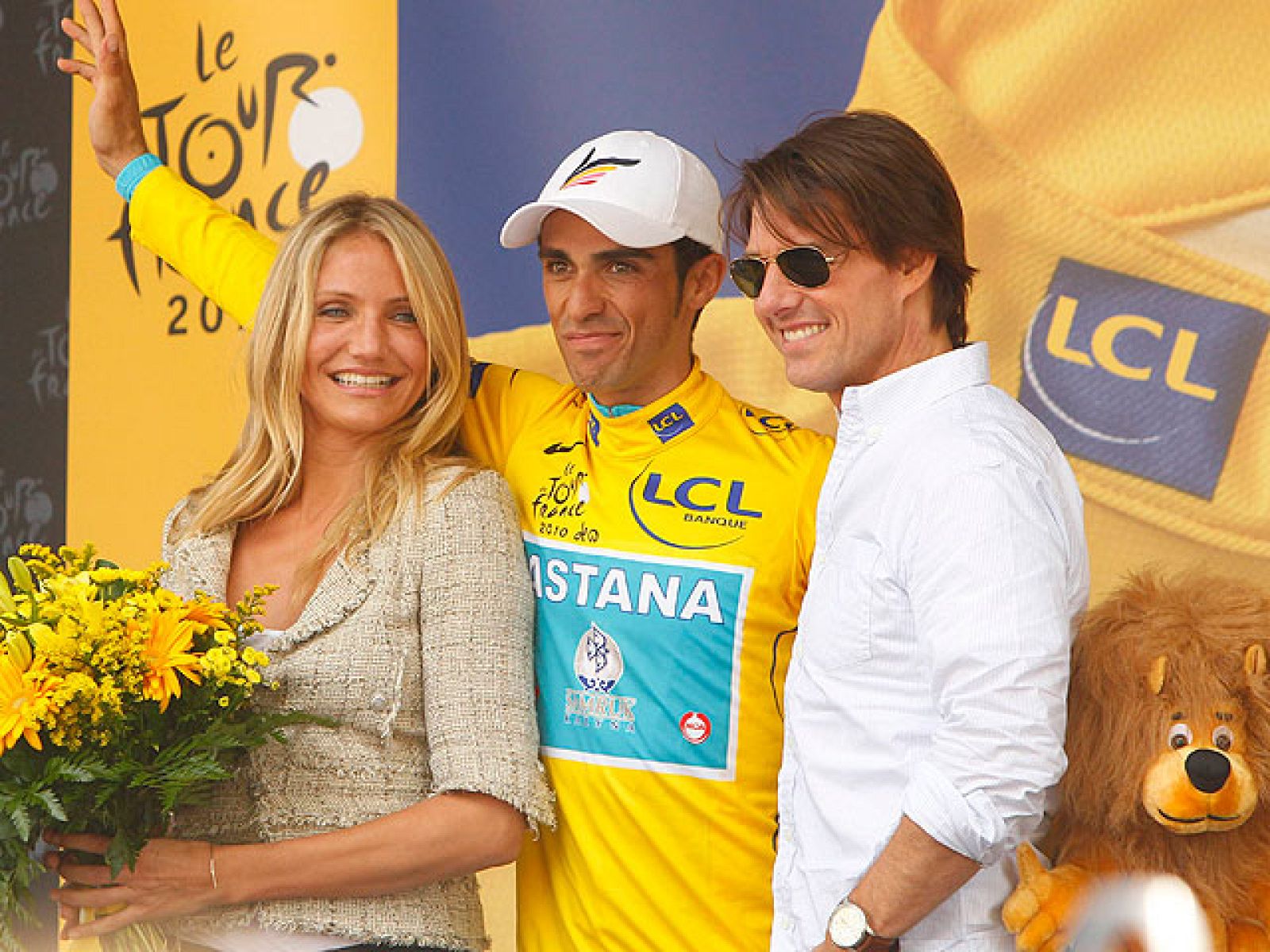 El líder del Tour de Francia ha asegurado que ha soñado con el podio de París pero es cauto y cree que "todavía queda mucho". En cuanto a las palabras de Sastre, sólo ha indicado que "cada uno tiene sus ideas".