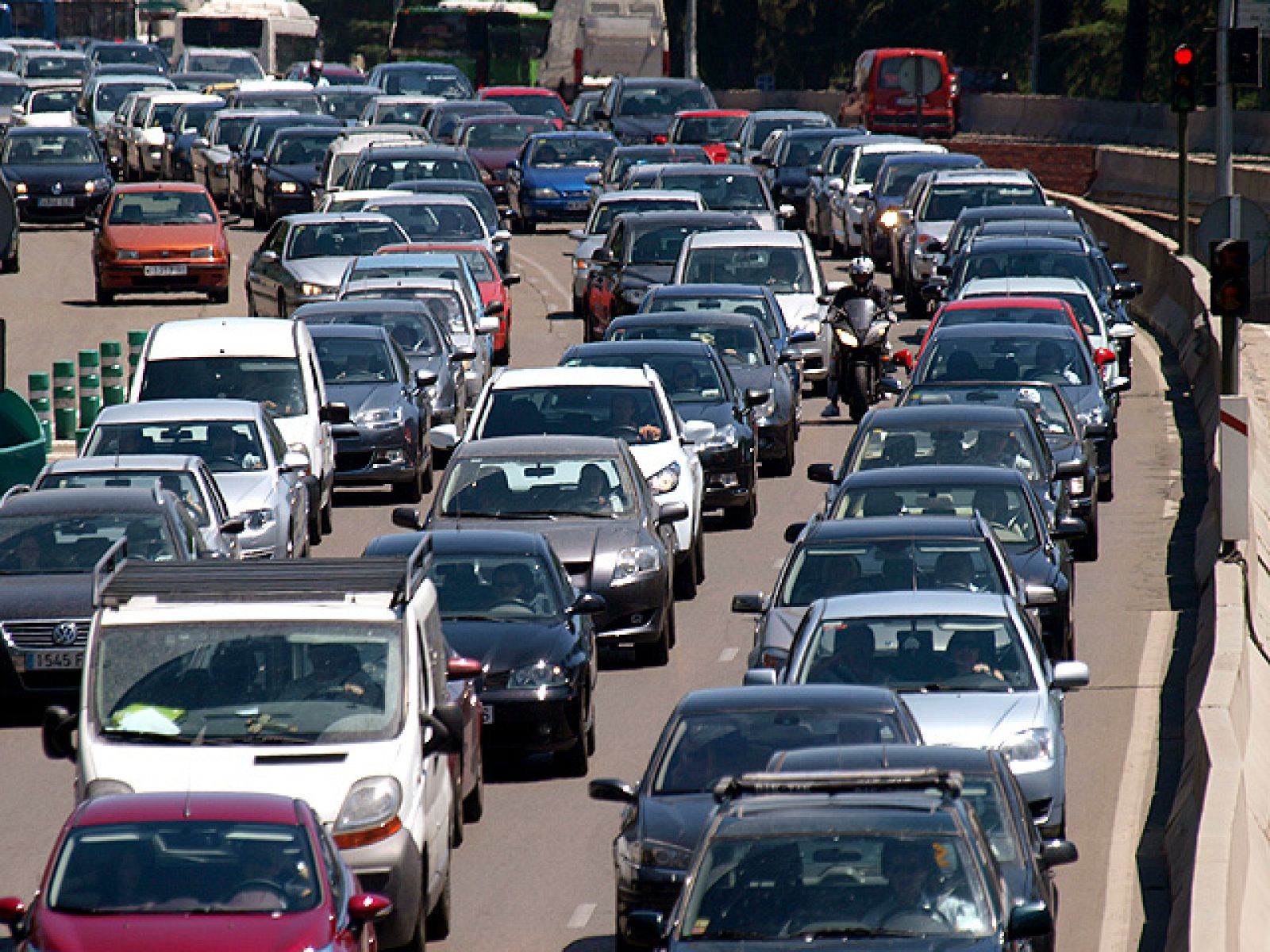 La salida de Madrid y el litoral catalán, los puntos más conflictivos en el tráfico de este viernes | Ver