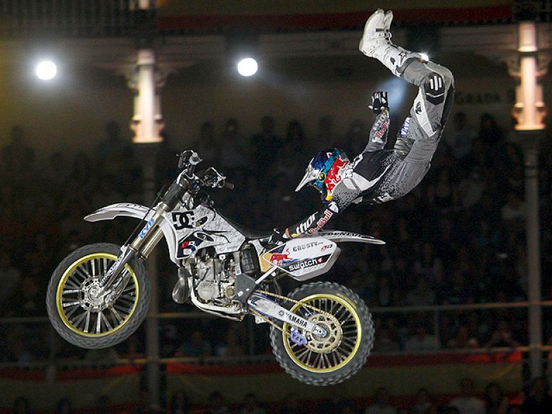El australiano Robbie Maddison salió por la puerta grande de Las Ventas al proclamarse vencedor en el El Red Bull X-Fighter de Madrid.