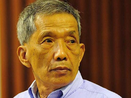  - 35 años por genocidio en Camboya