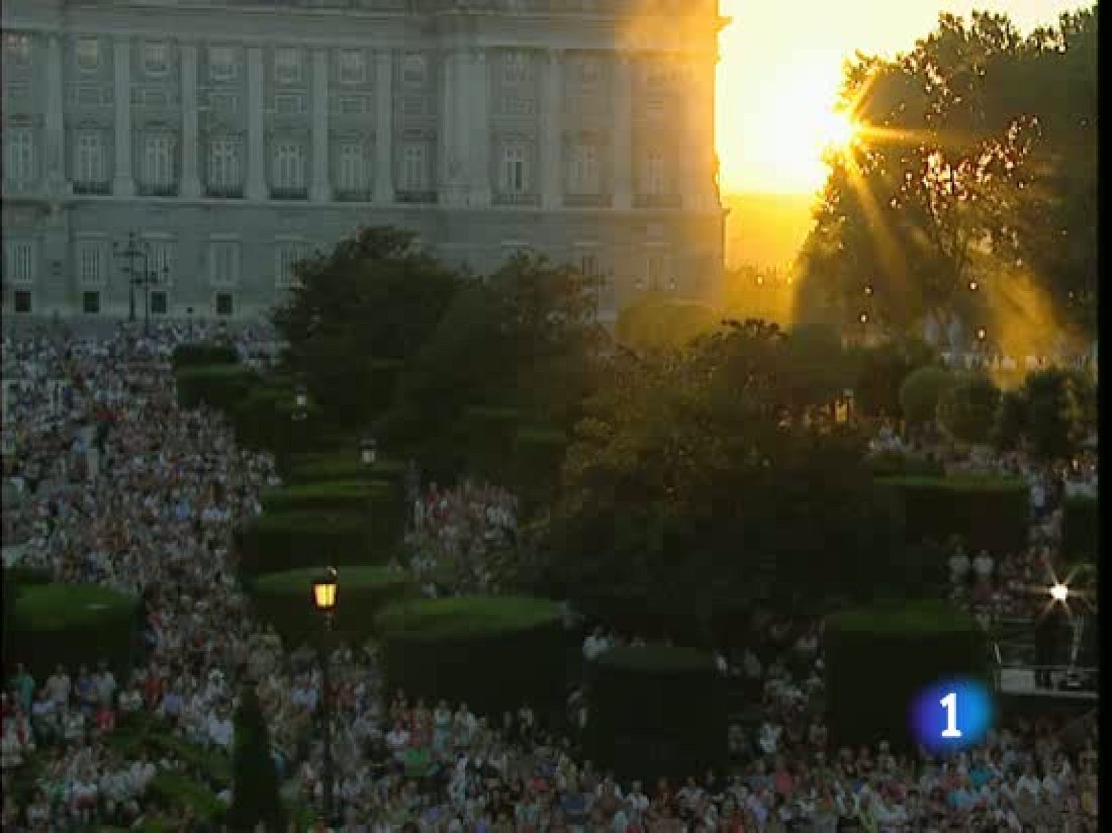 La Plaza de Oriente de Madrid se convirtió anoche en un patio de butacas de lujo | Ver