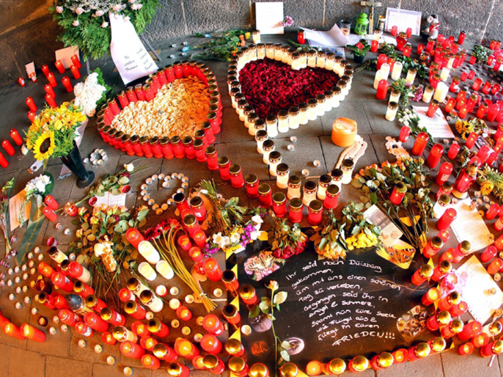 Continúa la investigación de la avalancha en la Love Parade de Alemania, en la que han muerto 20 personas | Ver