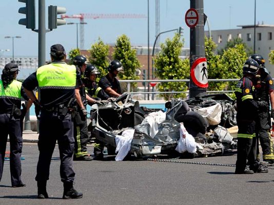  - 2 muertos al chocar contra tranvía