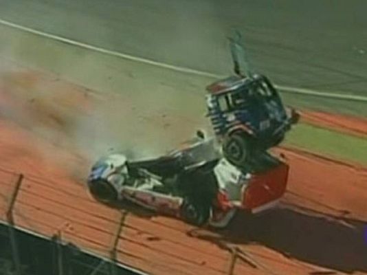  - Espectacular accidente de camiones