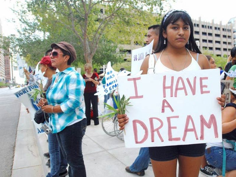 La justicia bloquea partes clave de la ley de Arizona