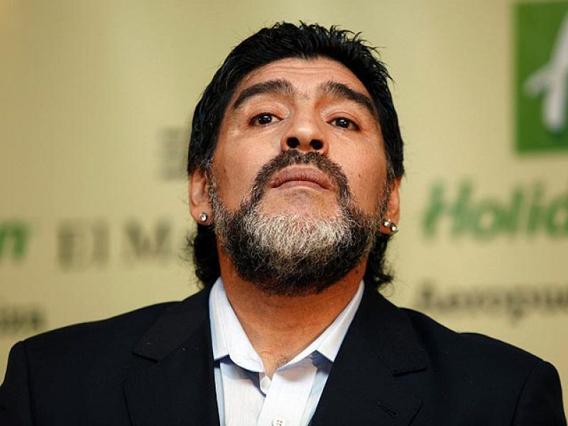 Maradona se va con rencor y acusaciones