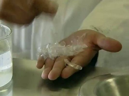 Ciencia y tecnología en Rtve.es - Plástico biodegradable en segundos