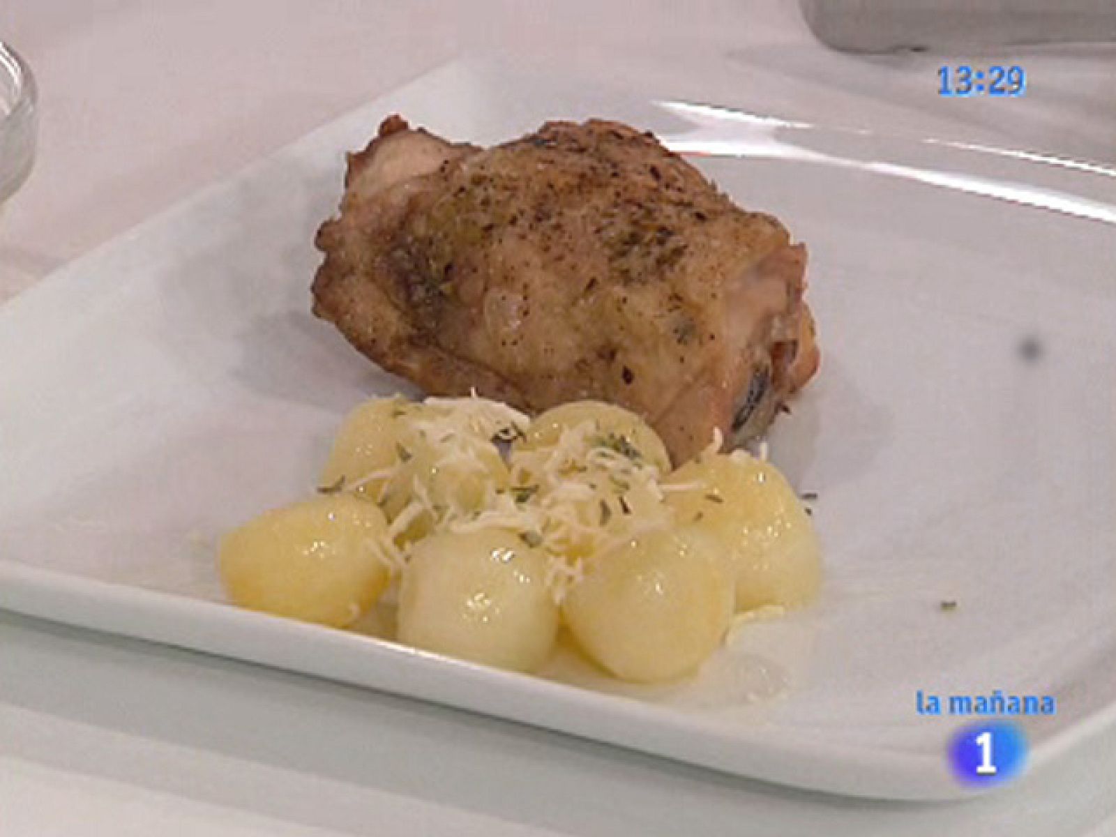 Saber cocinar - Pollo en salsa de puerros - RTVE Cocina | Ver