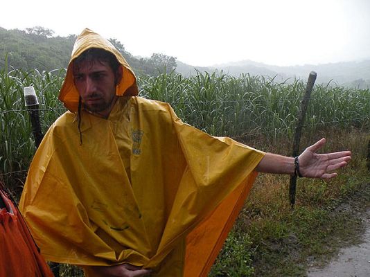  - "El guía nos animó a cruzar el río"