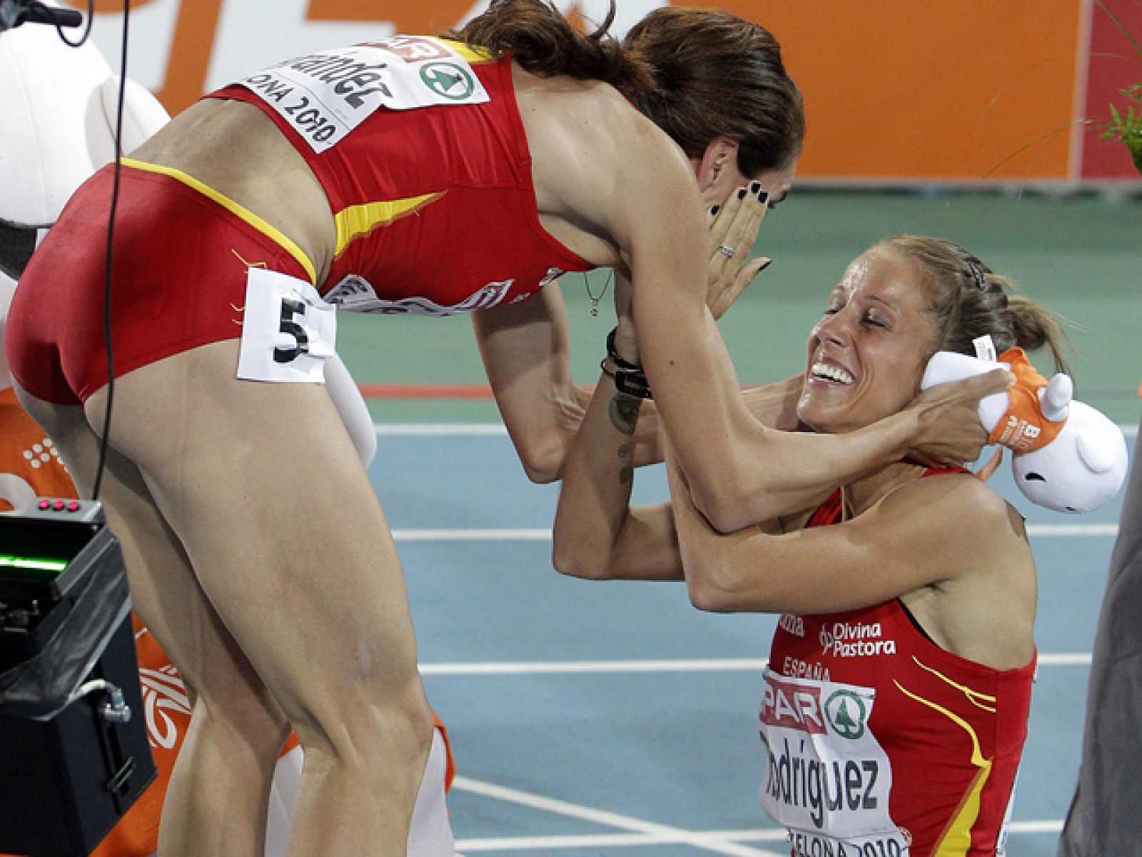 Nuria se lleva el oro en los 1.500m | Ver