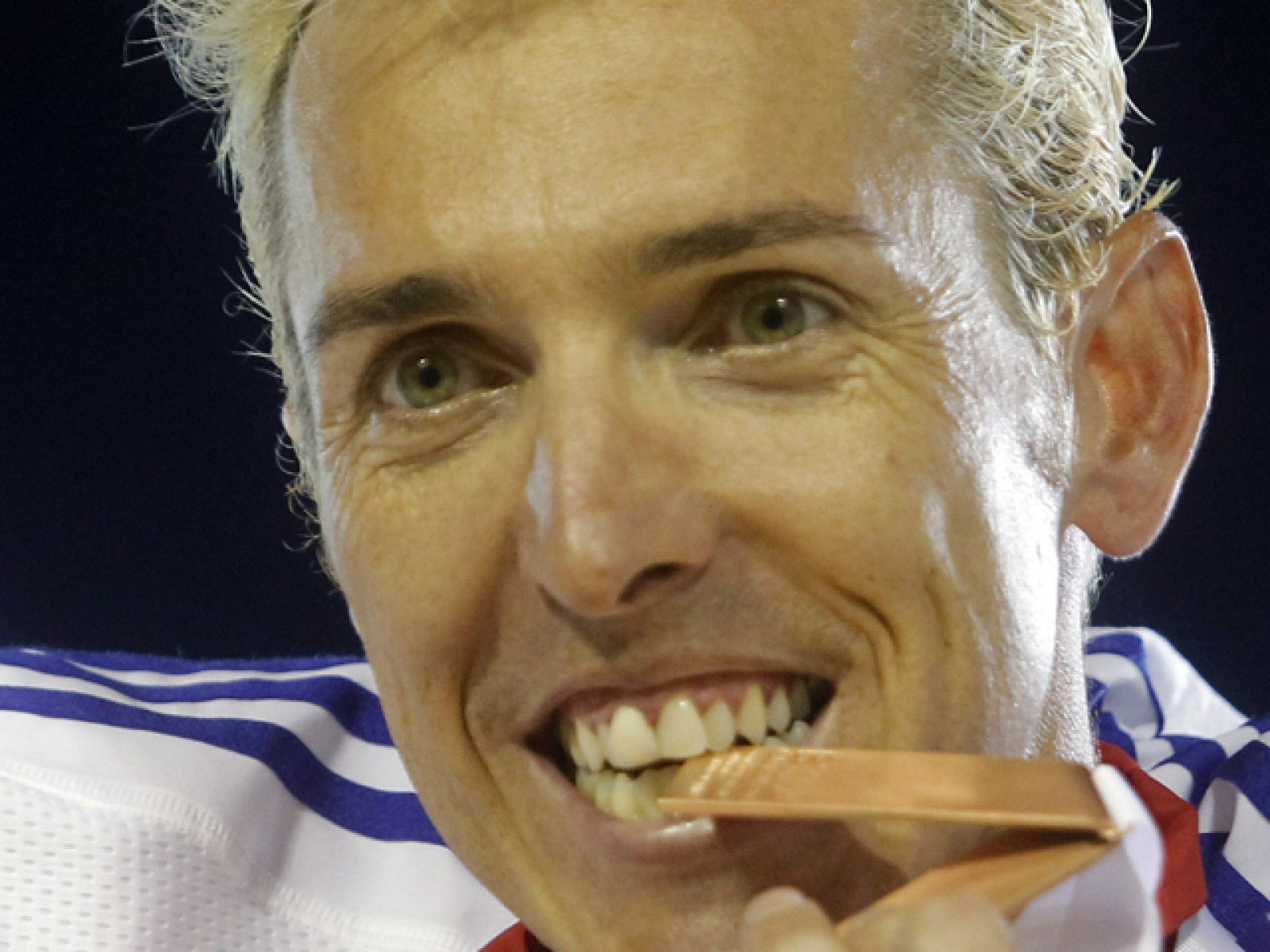 Blanco y su peleado bronce | Ver