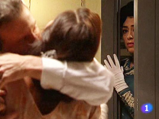 Amar en tiempos revueltos - Diana pilla a Salvador y Cristina